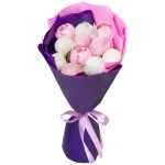 Букет из 11 белых и розовых пионов